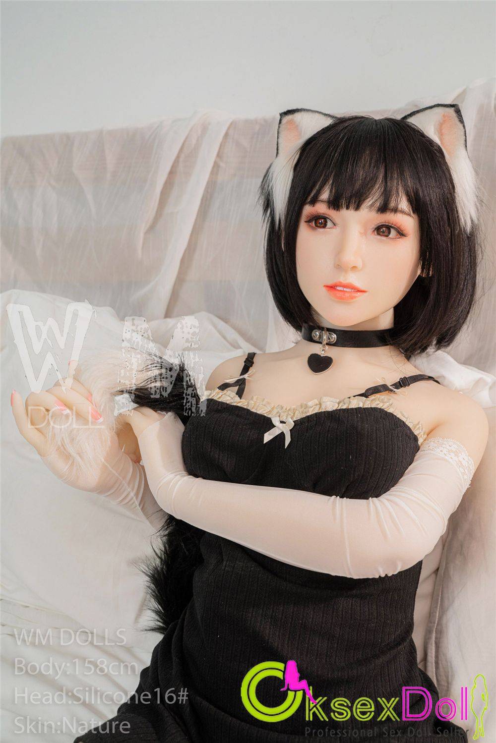 Little woman love dolls Pictures