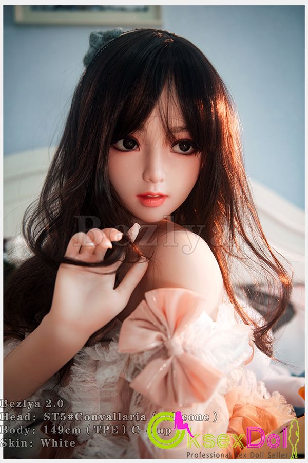 Japanese love dolls pic