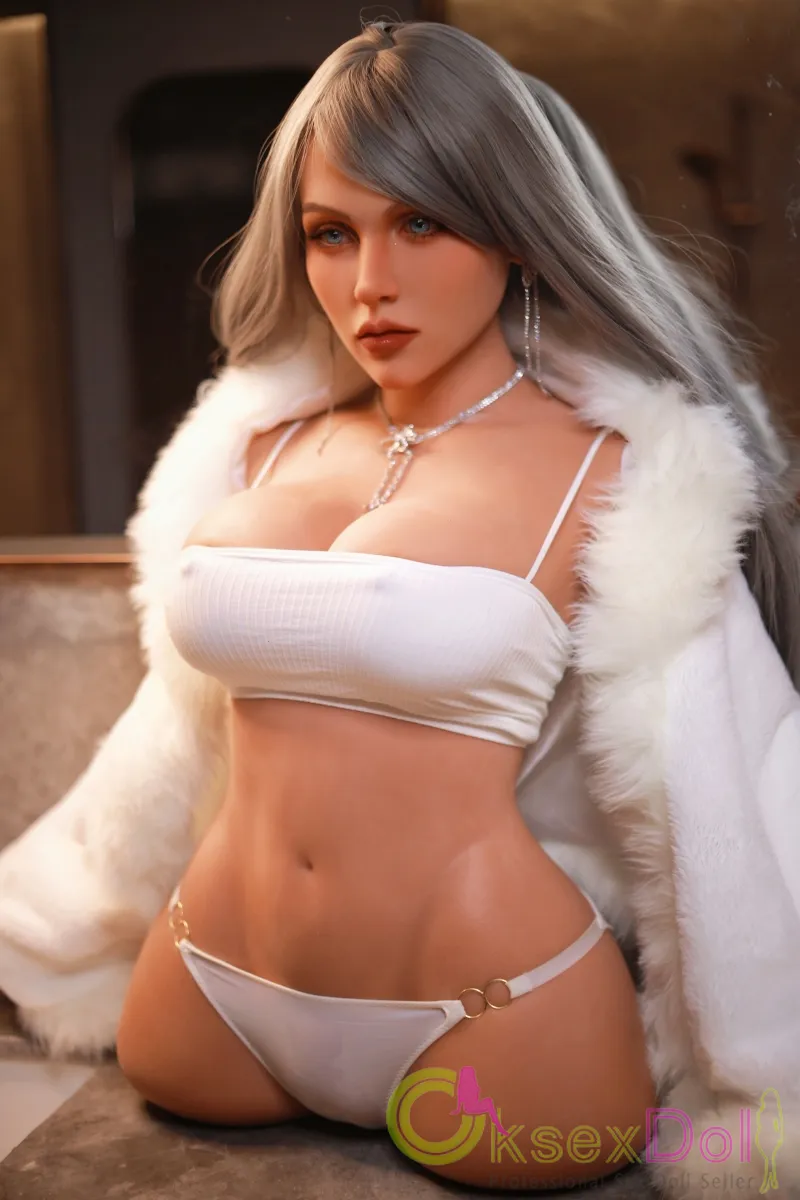 Curvy European realistic love doll