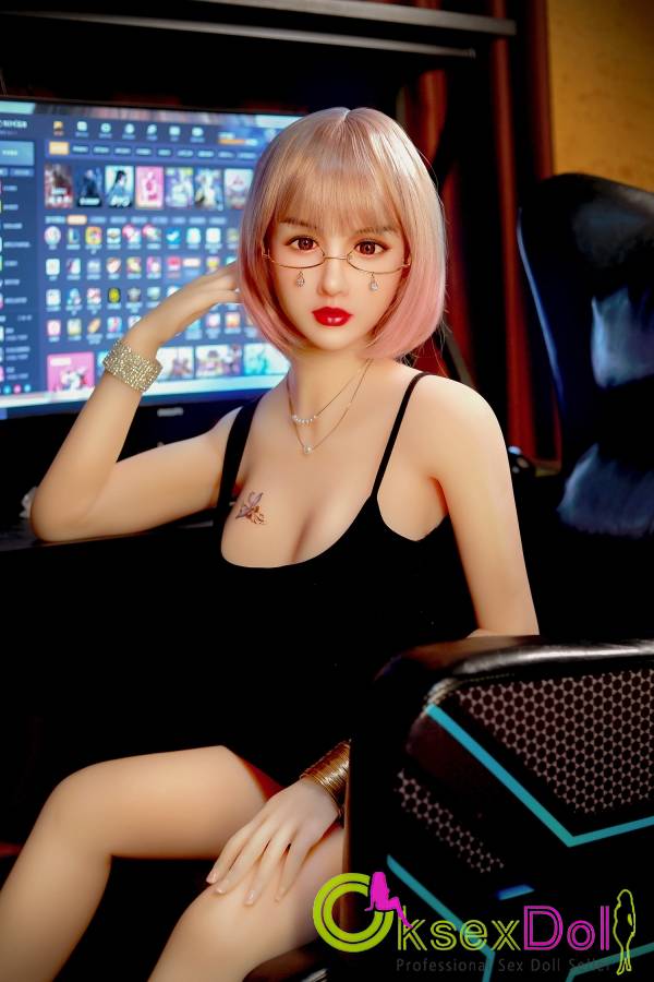 Japanese Beautiful Sex Doll for Men pic