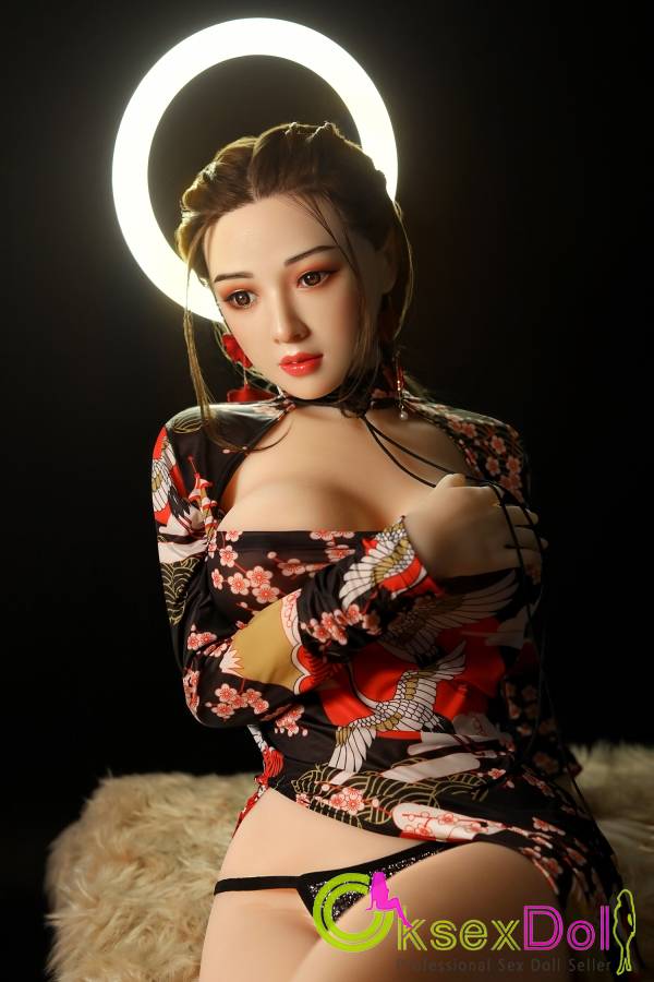 Pretty Chinese Female Sex Doll pic