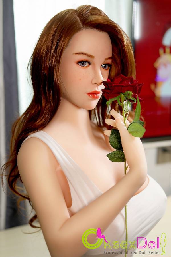 Busty woman Love Dolls