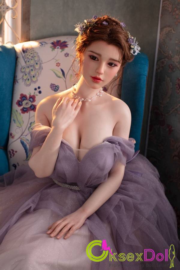 Super beauty with big breasts in purple gauze skirt Love Dolls