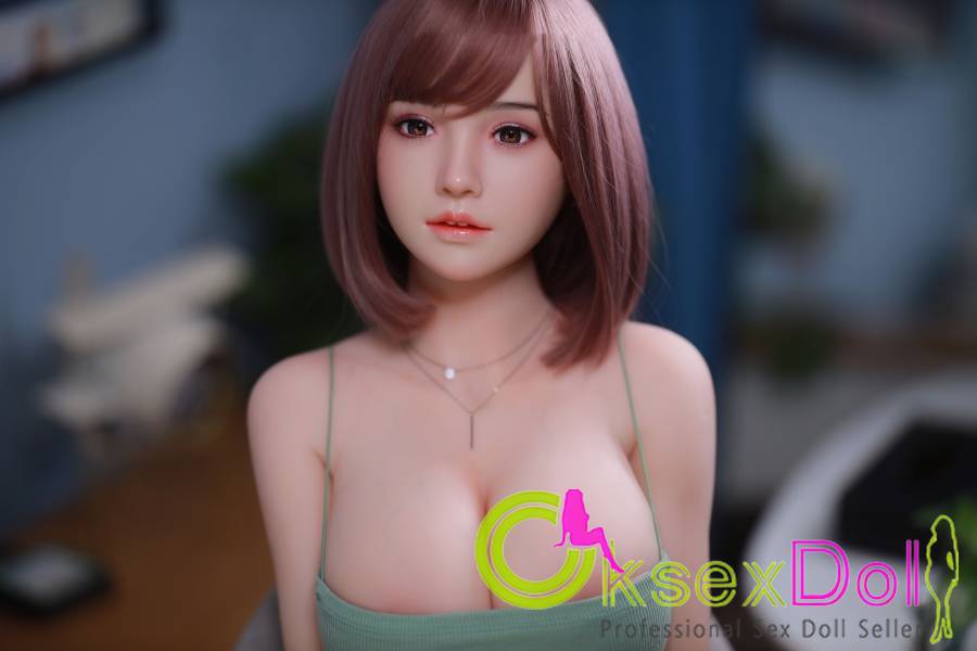 Cute, Fresh And Natural Chinese Doll Looks Real