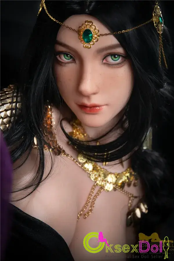 Gold Emerald Decorations Green Eyes Love Doll 166cm/5ft5 C-cup Black Hair Silicone Sex Doll