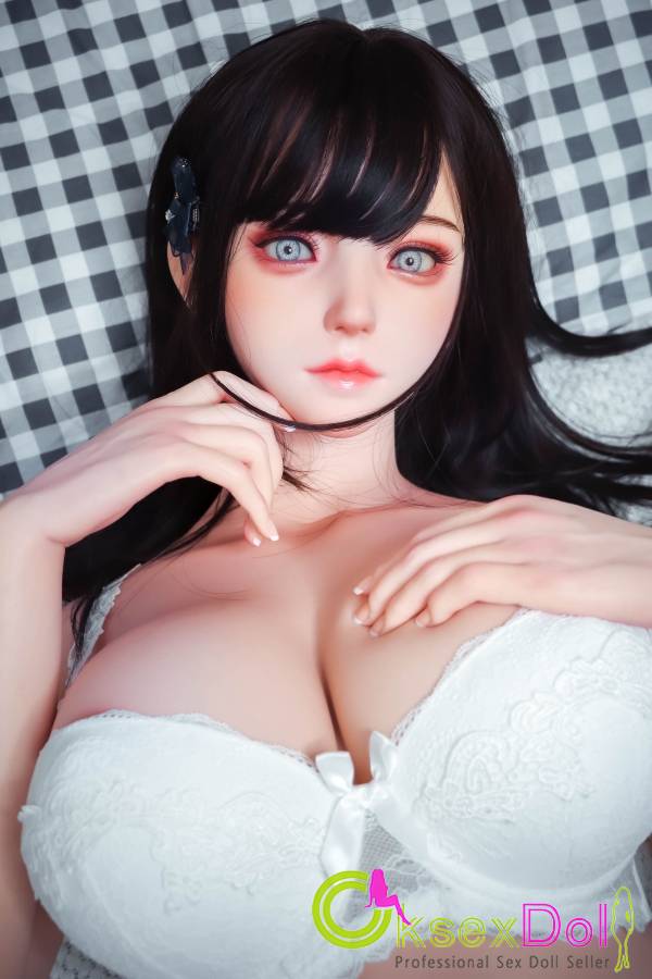 Lifelike sex doll